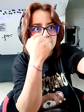 Snapshot of Lin-cute chatting on 12/15/24, 11:09 Lin-cute online show from 12/15/24, 11:09