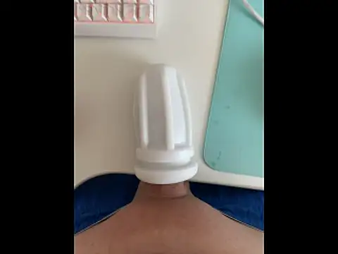 Snapshot of holyplugg chatting on 02/24/26, 08:45 holyplugg online show from 02/24/26, 08:45