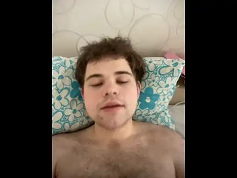 Snapshot of holyplugg chatting on 03/09/26, 10:30 holyplugg online show from 03/09/26, 10:30