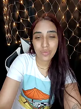 Snapshot of ifeelverywet_andhot chatting on 10/19/25, 10:43 ifeelverywet andhot online show from 10/19/25, 10:43