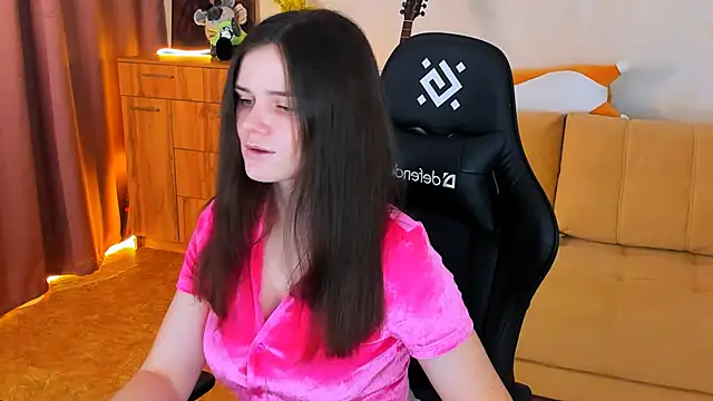 Snapshot of Lora_Cain chatting on 12/06/24, 02:28 Lora Cain online show from 12/06/24, 02:28