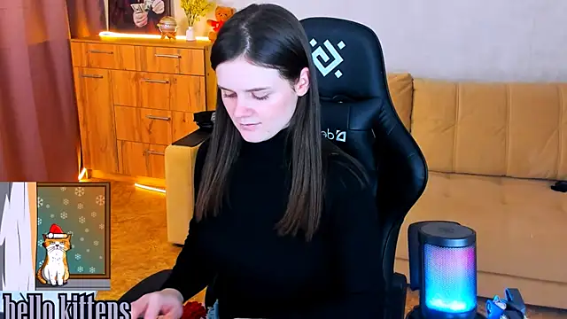 Snapshot of Lora_Cain chatting on 12/12/24, 04:43 Lora Cain online show from 12/12/24, 04:43