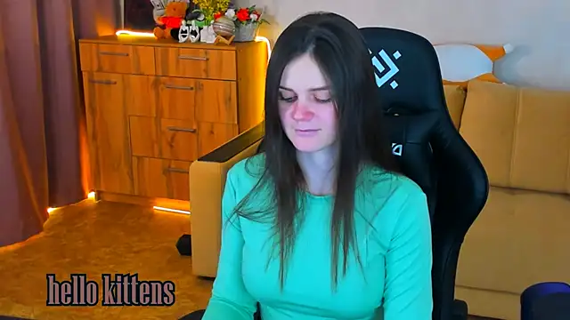 Snapshot of Lora_Cain chatting on 12/19/24, 03:08 Lora Cain online show from 12/19/24, 03:08