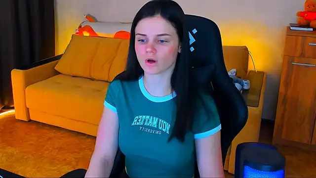 Snapshot of Lora_Cain chatting on 01/15/25, 01:45 Lora Cain online show from 01/15/25, 01:45