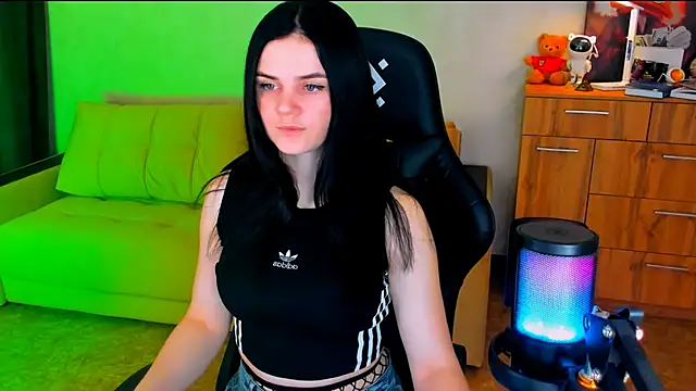 Snapshot of Lora_Cain chatting on 02/11/25, 04:46 Lora Cain online show from 02/11/25, 04:46