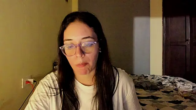 Snapshot of atenas_05_ chatting on 06/06/26, 11:42 atenas 05 online show from 06/06/26, 11:42