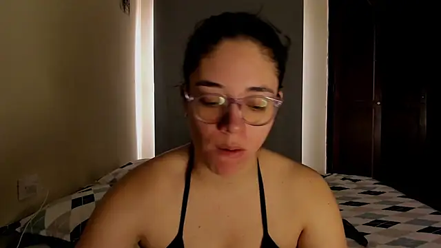 Snapshot of atenas_05_ chatting on 07/26/26, 04:25 atenas 05 online show from 07/26/26, 04:25