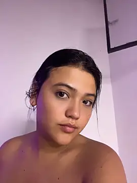Snapshot of alisson_carolina73 chatting on 05/17/26, 11:45 alisson carolina73 online show from 05/17/26, 11:45