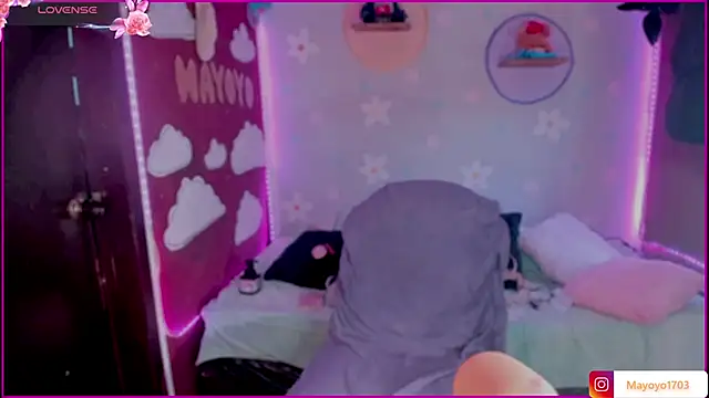 kiki cavilll online show from 12/18/25, 02:45