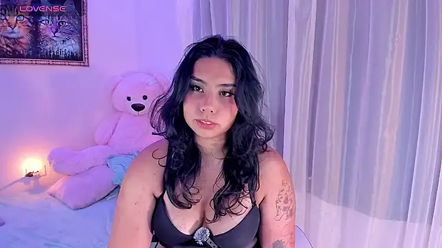 Snapshot of kiki_cavilll chatting on 06/18/26, 12:00 kiki cavilll online show from 06/18/26, 12:00