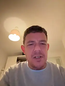 Snapshot of mrwright878787 chatting on 12/19/24, 01:39 mrwright878787 online show from 12/19/24, 01:39