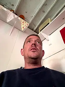 Snapshot of mrwright878787 chatting on 09/13/25, 07:52 mrwright878787 online show from 09/13/25, 07:52