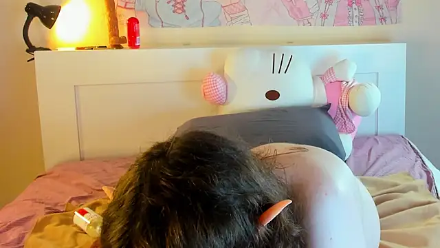 kuraii1  online show from 12/26/24, 02:12