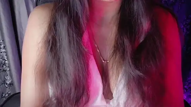 Snapshot of SexyAndHottie chatting on 05/09/26, 04:34 SexyAndHottie online show from 05/09/26, 04:34