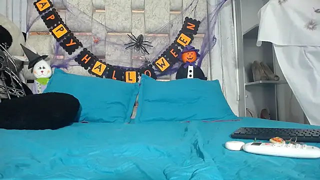 KOURTNEY-- online show from 11/02/25, 02:14