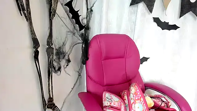 KOURTNEY-- online show from 11/03/25, 02:57