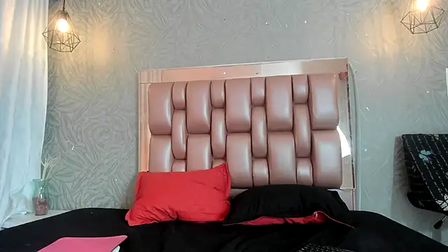 KOURTNEY-- online show from 11/07/25, 02:33