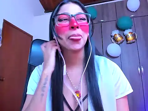  ALLYSON18  online show from 10/04/25, 11:41