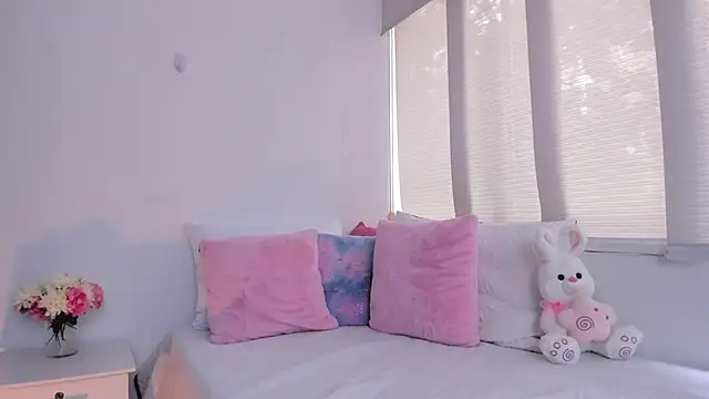 Snapshot of Brisa_blue chatting on 02/19/25, 04:11 Brisa blue online show from 02/19/25, 04:11