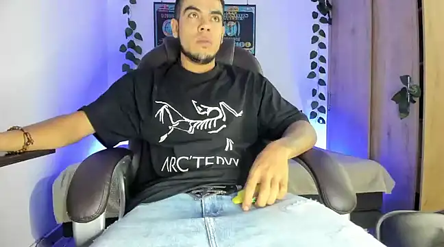 Snapshot of mikee_scooth chatting on 03/07/25, 08:34 mikee scooth online show from 03/07/25, 08:34