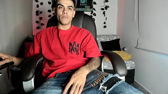 Snapshot of mikee_scooth chatting on 09/21/25, 10:33 mikee scooth online show from 09/21/25, 10:33