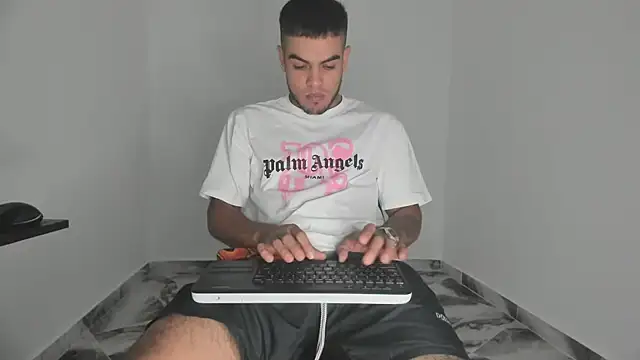 Snapshot of mikee_scooth chatting on 11/17/25, 05:52 mikee scooth online show from 11/17/25, 05:52