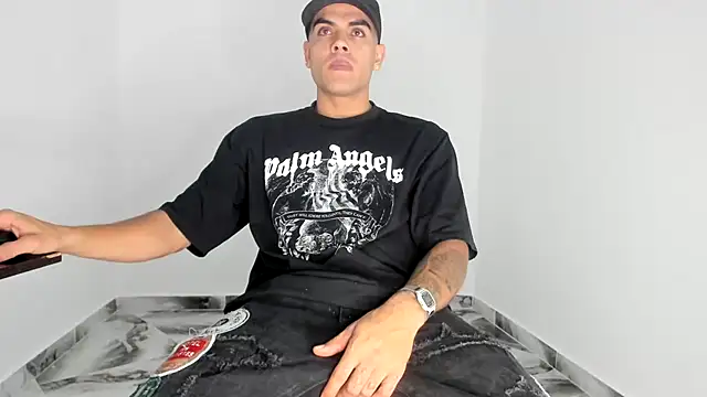 Snapshot of mikee_scooth chatting on 11/29/25, 01:41 mikee scooth online show from 11/29/25, 01:41