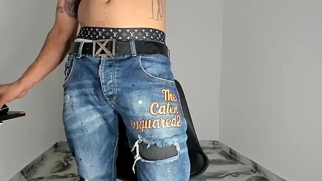 Snapshot of mikee_scooth chatting on 12/18/25, 07:31 mikee scooth online show from 12/18/25, 07:31