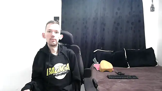 Sophia and Thomas online show from 01/05/25, 08:10