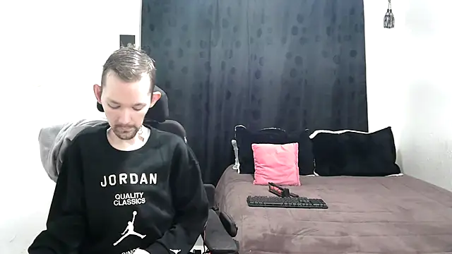 Sophia and Thomas online show from 02/21/25, 09:02