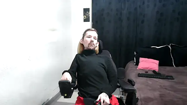 Sophia and Thomas online show from 03/01/25, 09:40