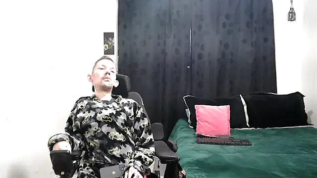 Sophia and Thomas online show from 03/09/25, 09:57