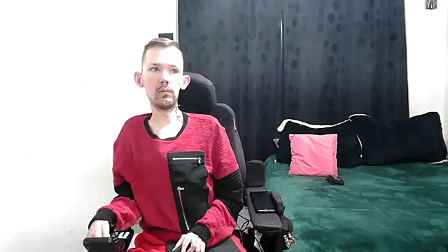 Sophia and Thomas online show from 03/11/25, 09:56