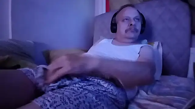 amylrmm1903 online show from 11/17/25, 02:12