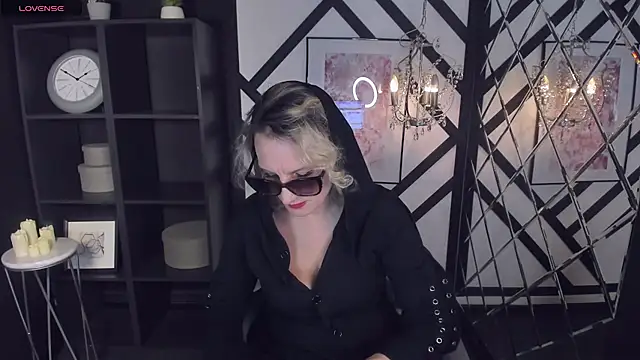 Queen Anna  online show from 01/13/25, 06:59