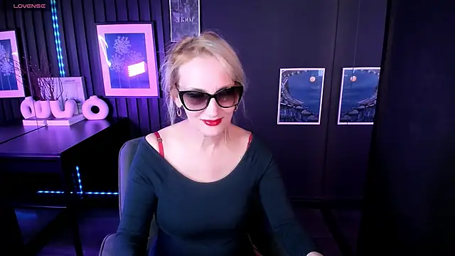 Snapshot of Queen_Anna_ chatting on 05/07/26, 05:35 Queen Anna online show from 05/07/26, 05:35