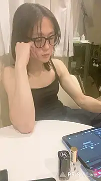 Snapshot of mel__mel chatting on 03/27/26, 02:06 mel mel online show from 03/27/26, 02:06