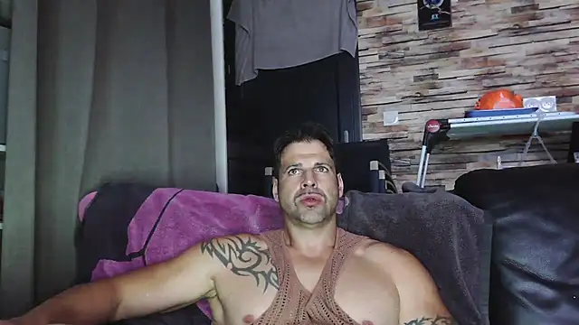 XxBigboybandxX online show from 11/17/25, 05:30