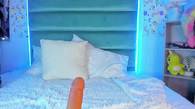 MelodiLovee  online show from 03/18/25, 12:25