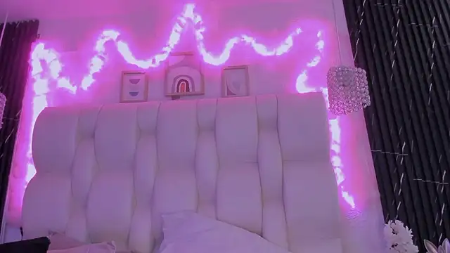 MelodiLovee  online show from 03/28/26, 06:07