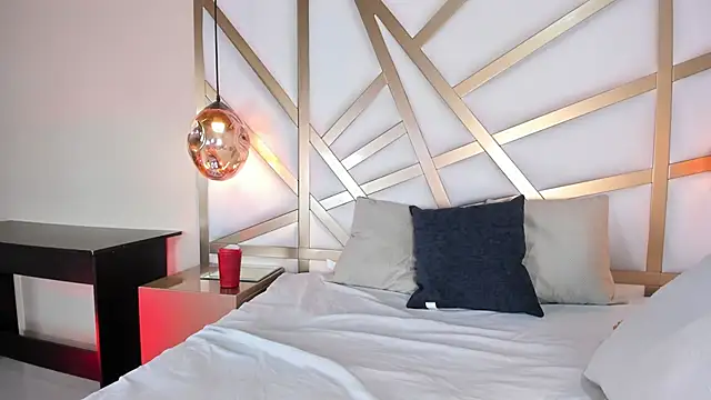 Snapshot of Lia_Copper chatting on 12/12/24, 02:00 Lia Copper online show from 12/12/24, 02:00