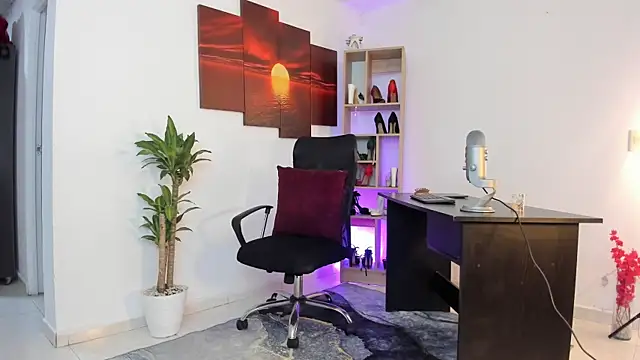 Snapshot of Lia_Copper chatting on 03/03/25, 04:24 Lia Copper online show from 03/03/25, 04:24