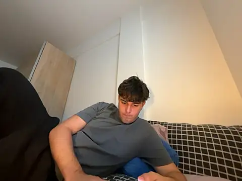 Snapshot of Pablogn24 chatting on 10/28/25, 03:25 Pablogn24 online show from 10/28/25, 03:25