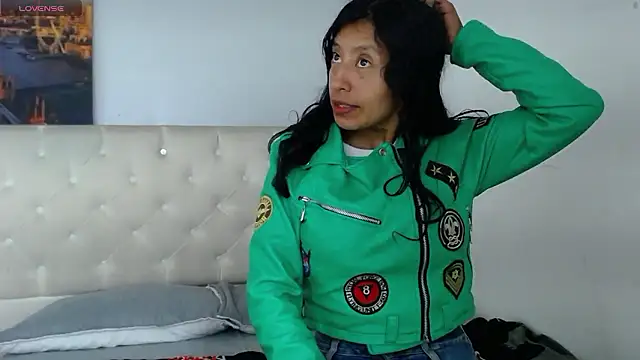 Snapshot of karolinee_66_ chatting on 12/06/24, 07:54 karolinee 66 online show from 12/06/24, 07:54