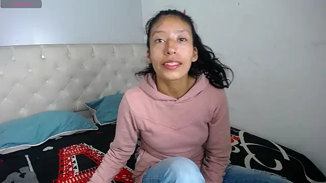 Snapshot of karolinee_66_ chatting on 12/20/24, 03:25 karolinee 66 online show from 12/20/24, 03:25