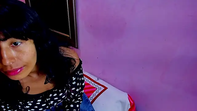 Snapshot of karolinee_66_ chatting on 10/19/25, 02:40 karolinee 66 online show from 10/19/25, 02:40