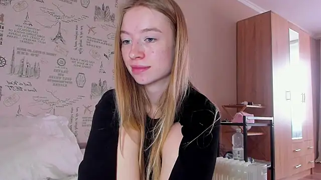 minidivaa  online show from 10/17/25, 08:50