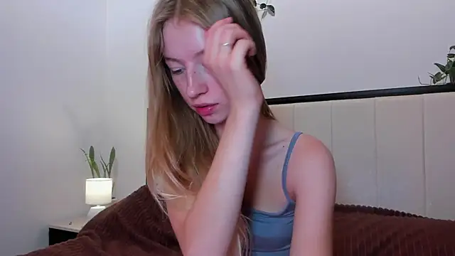 minidivaa  online show from 10/23/25, 06:13