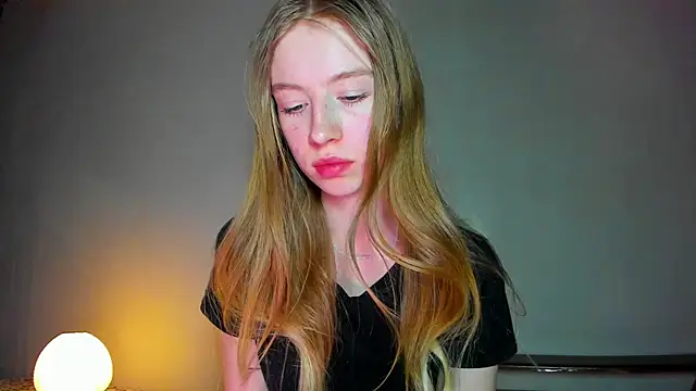 minidivaa  online show from 04/08/26, 07:58