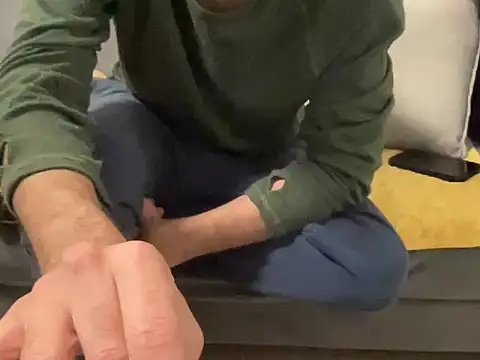 4small4inchlol online show from 12/13/25, 07:53